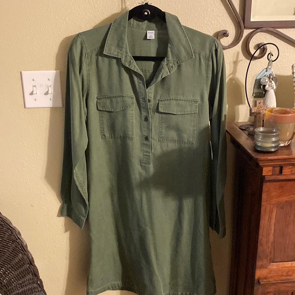 Old Navy olive green casual dress size Medium.